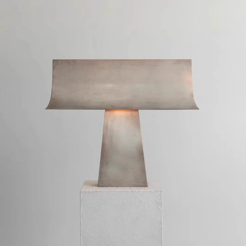 Lámpara de Mesa Noir — Estilo Bauhaus Oriental